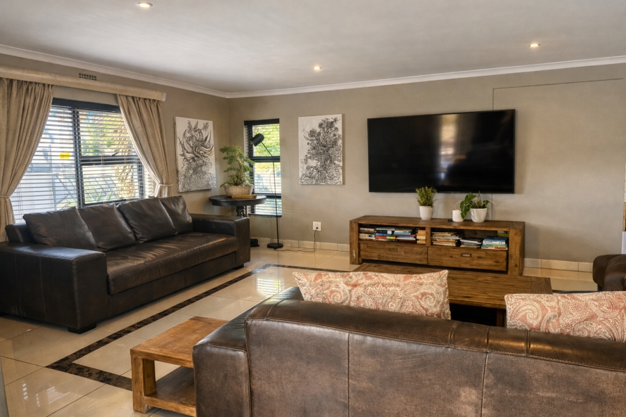 4 Bedroom Property for Sale in Flamingo Vlei Western Cape
